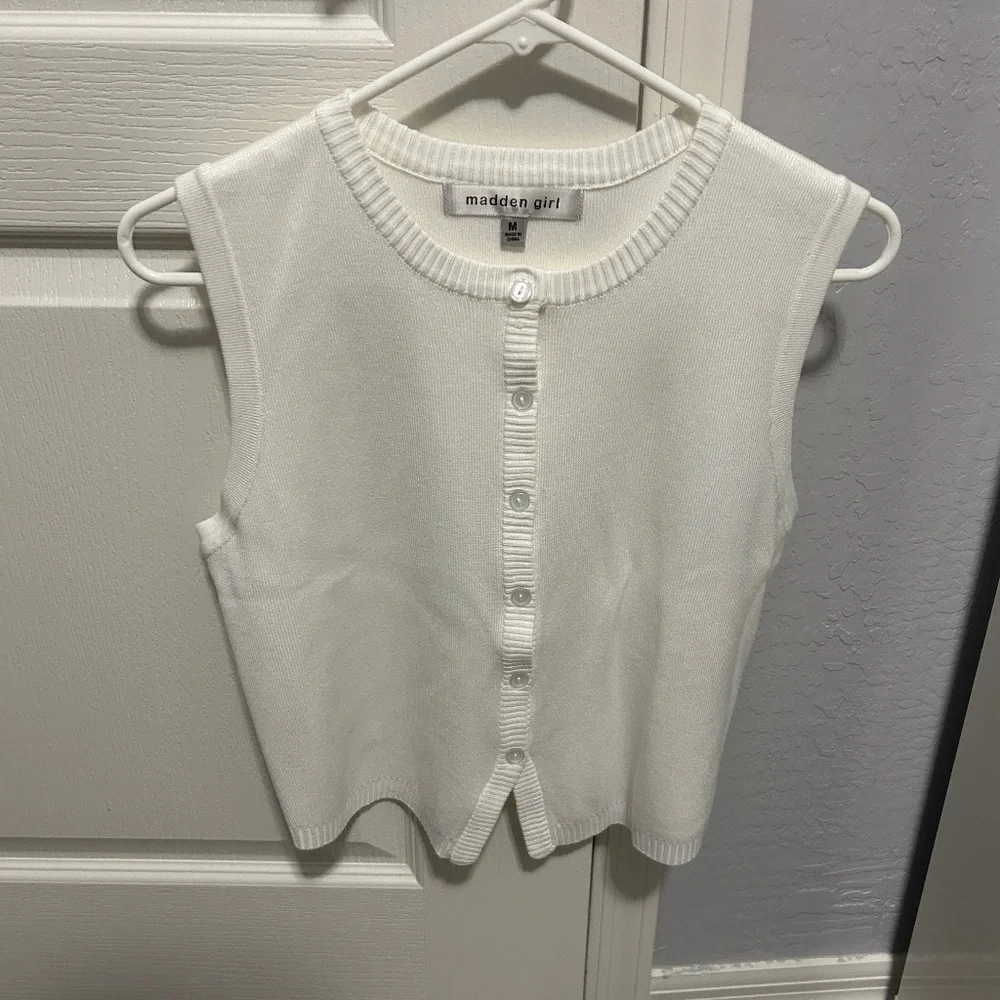 NWOT! Women's Madden Girl White Knit Sweater Vest - MEDIUM - Picture 3 of 9